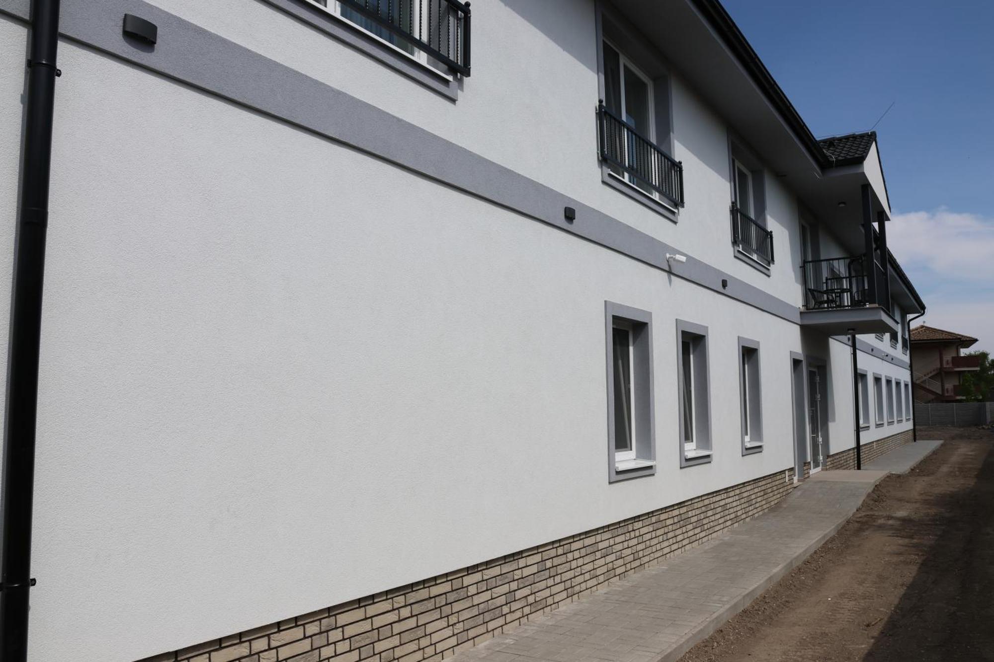 Zafir Hotel Dunajska Streda Exterior photo